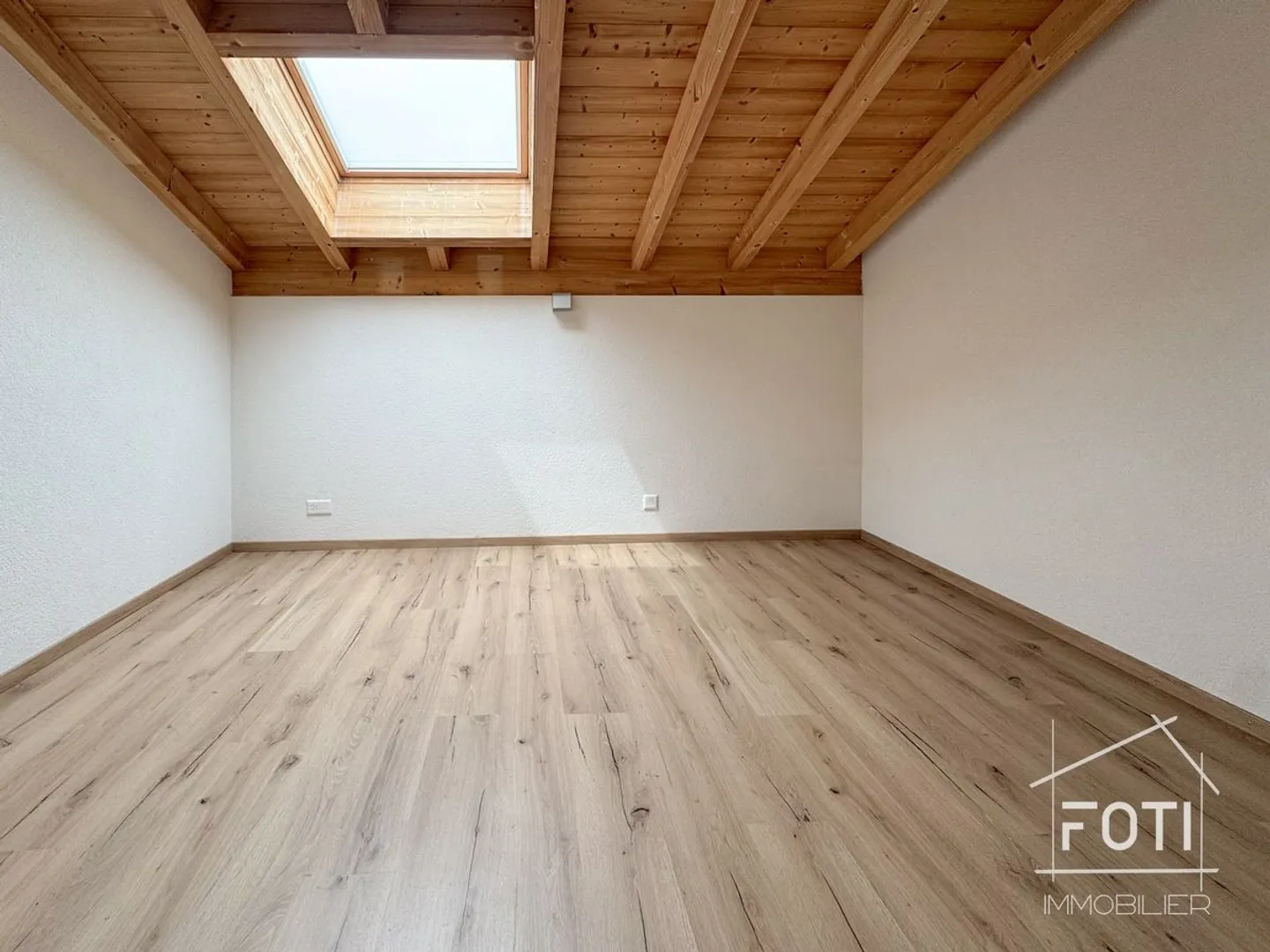 Beautiful penthouse with terrace and view in St-Pierre-de-Clages - Photo 13 of 13