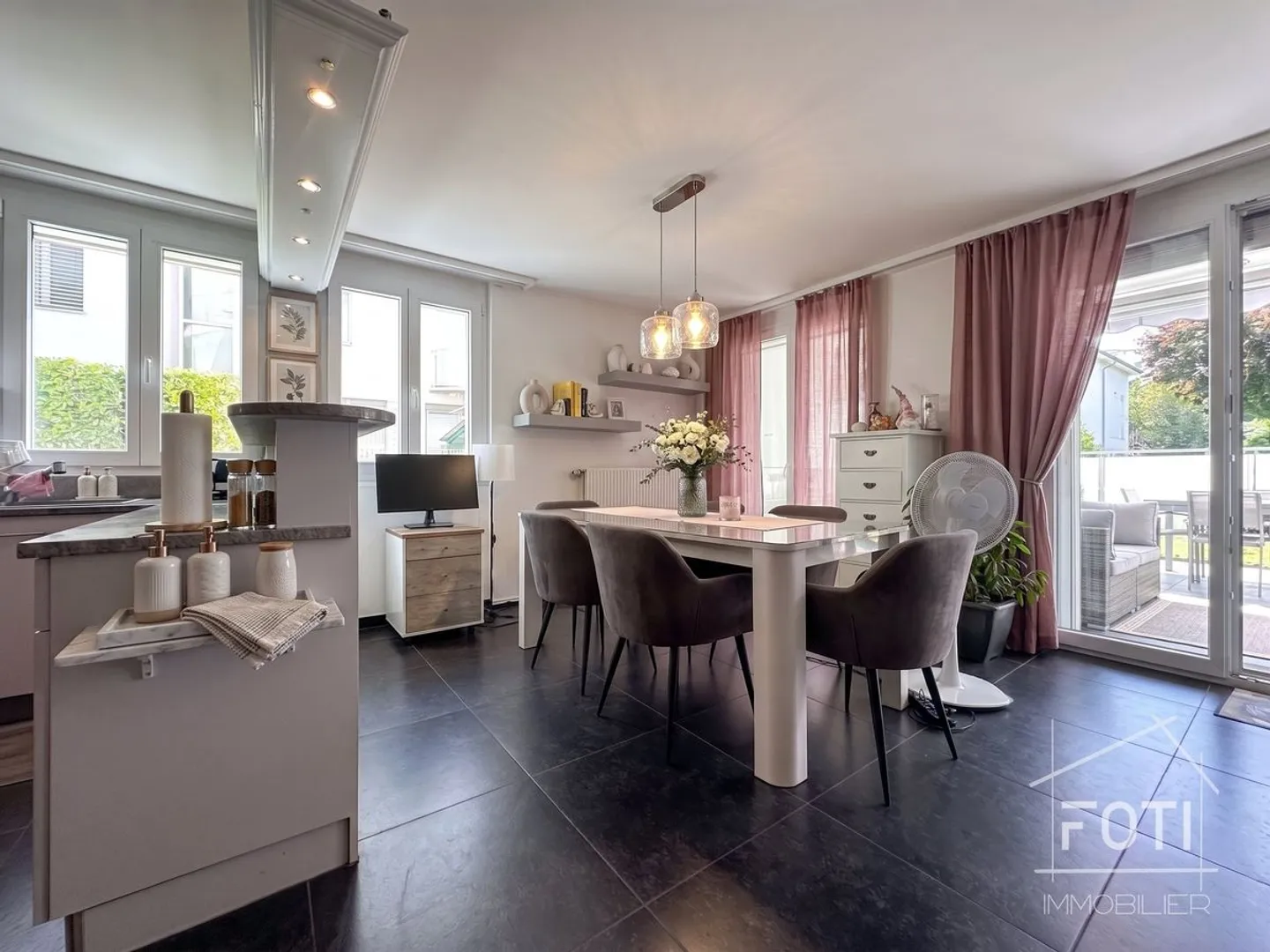4.5 Room Apartment in Vouvry with Terrace/Garden - Photo 3 of 13