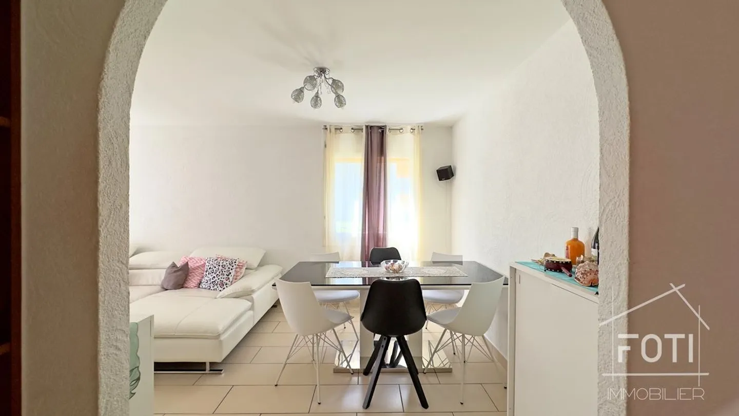 Opportunity in Vernayaz - Functional 4.5 rooms with heated veranda and 2 parking spaces - Photo 8 of 13