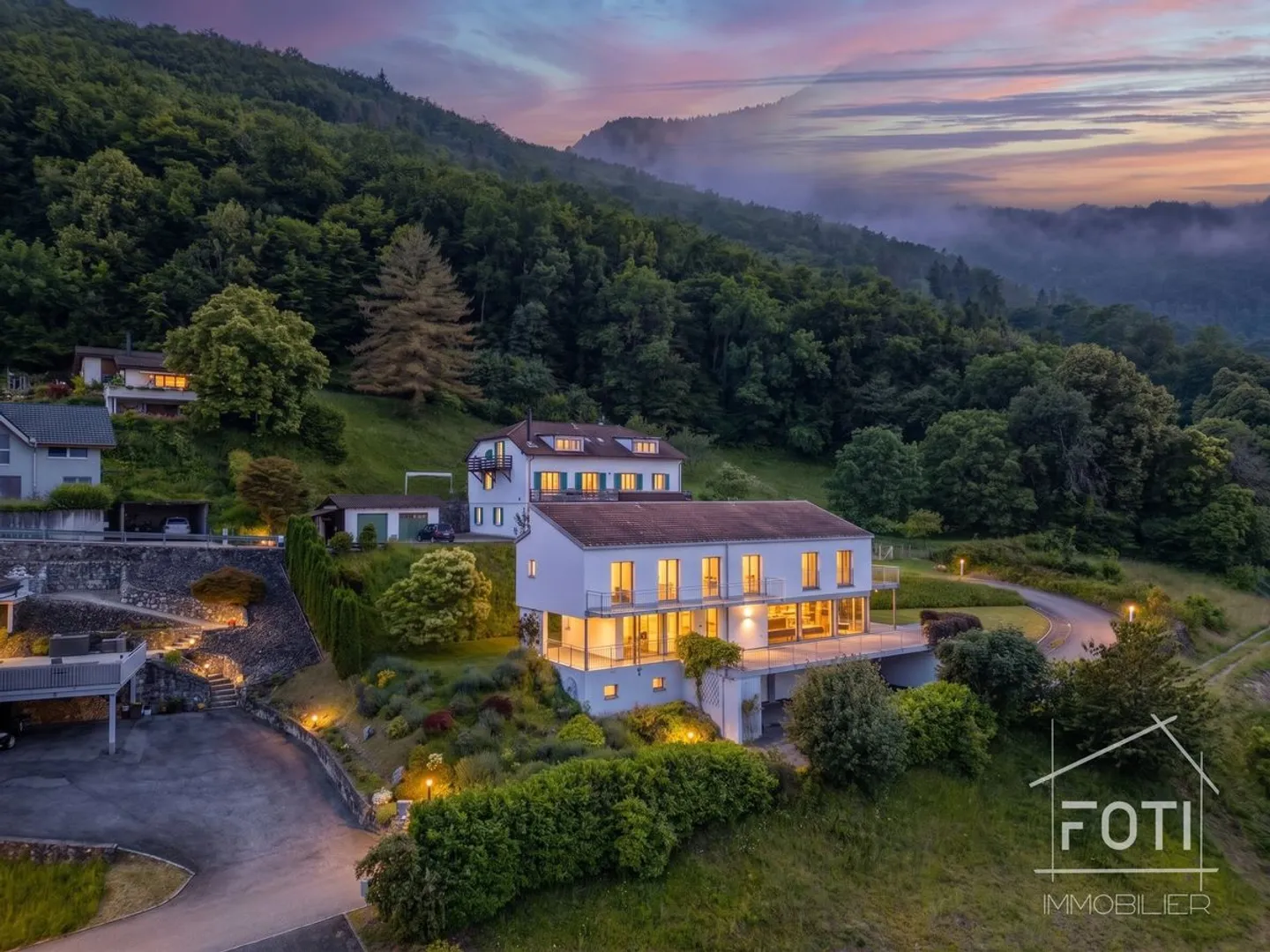 Architect-designed villa with stunning views of Lake Geneva - Photo 2 of 13