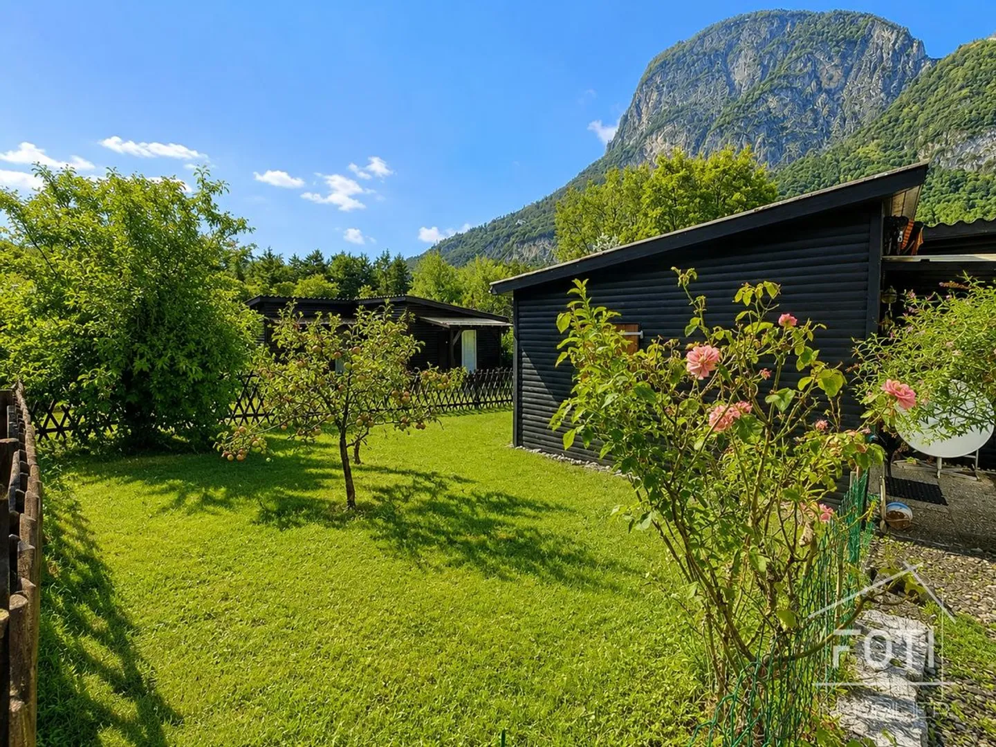 2.5 Room Bungalow with View in Saint-Maurice to Renovate - Photo 3 of 11