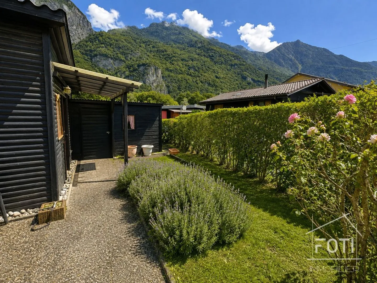2.5 Room Bungalow with View in Saint-Maurice to Renovate - Photo 4 of 11