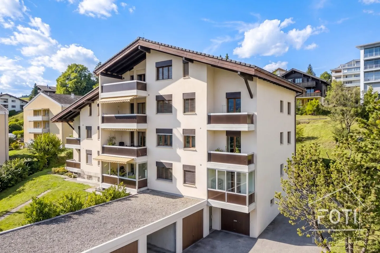 4,5 Zimmer von 115 m² vollständig renoviert, nach Süden ausgerichtet mit Aussicht und Garage - Foto 12 von 13