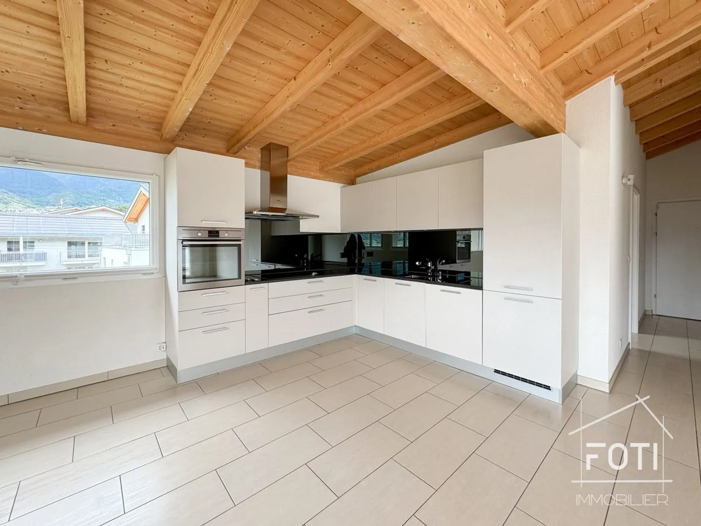 Beautiful penthouse with terrace and view in St-Pierre-de-Clages - Photo 8 of 13