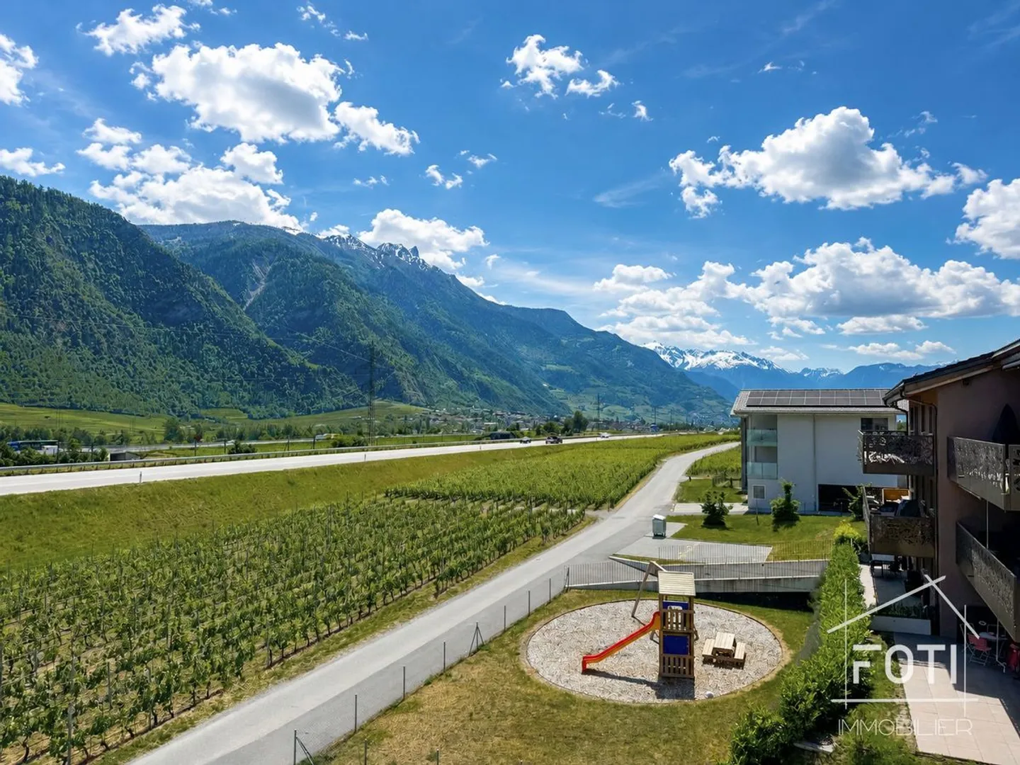 Beautiful penthouse with terrace and view in St-Pierre-de-Clages - Photo 6 of 13