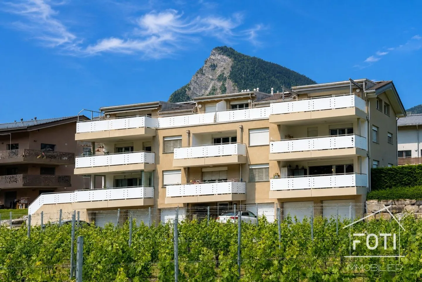 Beautiful penthouse with terrace and view in St-Pierre-de-Clages - Photo 2 of 13