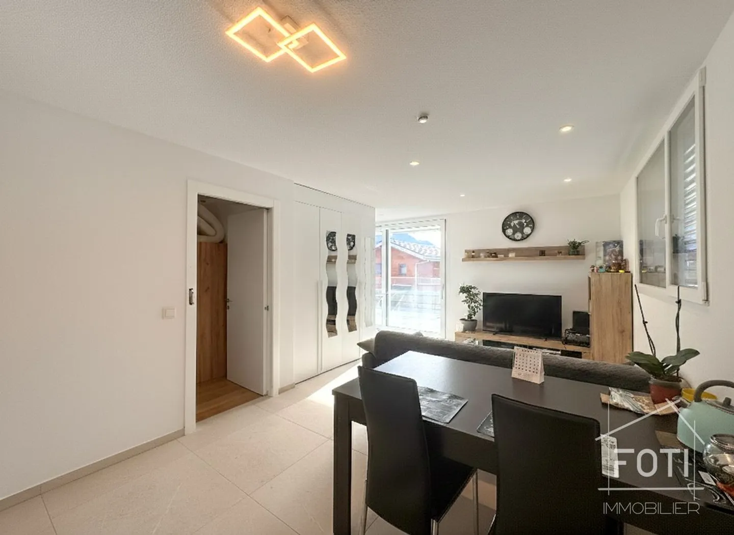 Collombey-Muraz: villa divided into 2 apartments with pool and terraces - Photo 11 of 13