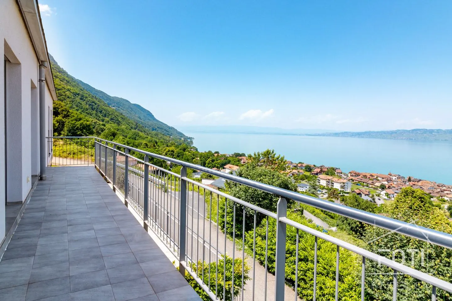 Architect-designed villa with stunning views of Lake Geneva - Photo 10 of 13
