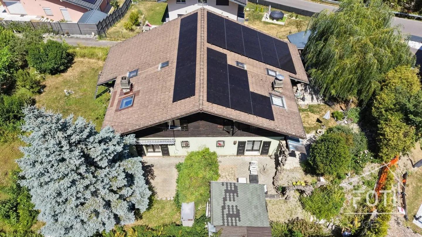 Villa di 2 unità con 5,5 stanze ciascuna e giardino. - Foto 1 di 13
