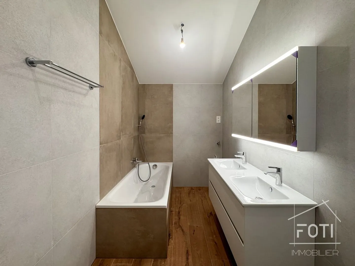 4-Zimmer-Wohnung mit Terrasse und privatem Garten - Brent - Foto 8 von 13