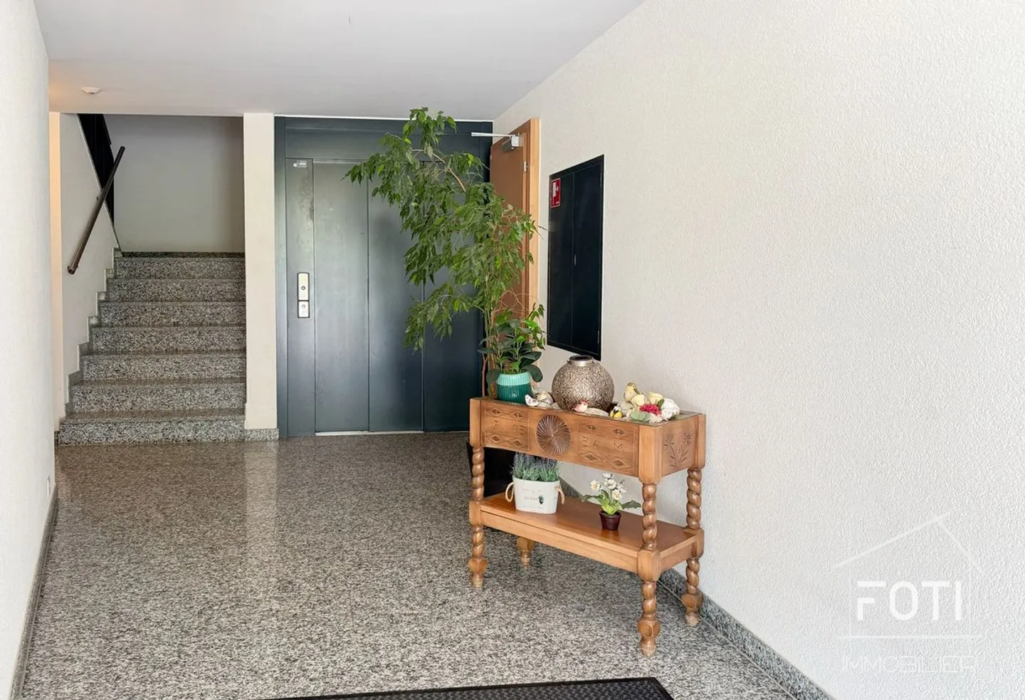 Beautiful penthouse with terrace and view in St-Pierre-de-Clages - Photo 7 of 13
