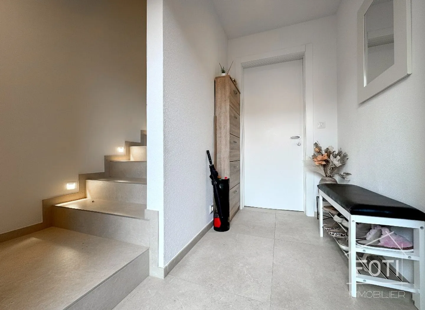 Collombey-Muraz: villa divided into 2 apartments with pool and terraces - Photo 8 of 13