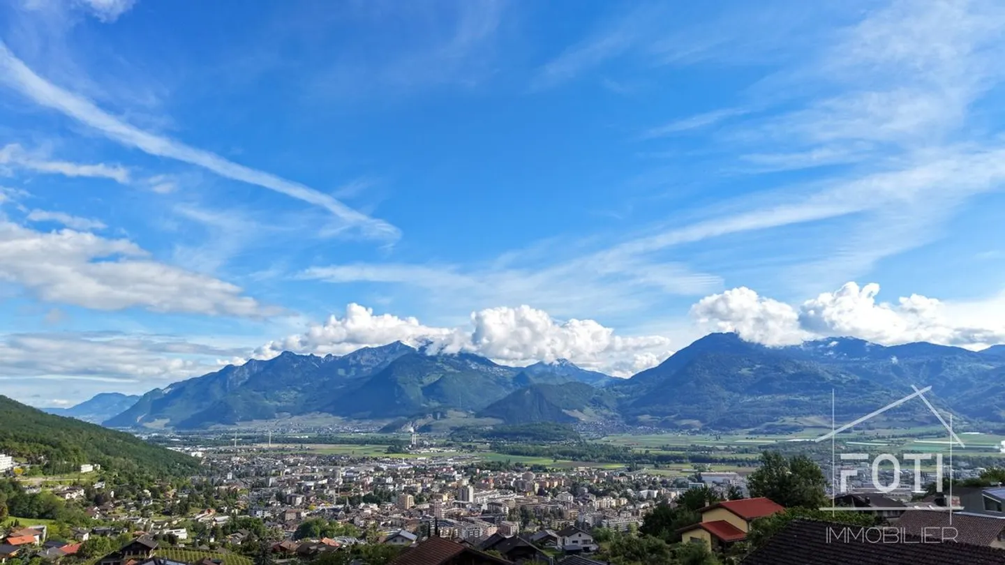 NEUE 4,5-Zimmer-Einfamilienvilla mit schönem Blick auf die Ebene. - Foto 9 von 13