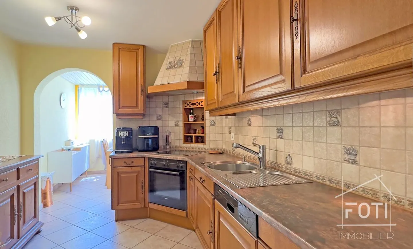 Opportunity in Vernayaz - Functional 4.5 rooms with heated veranda and 2 parking spaces - Photo 4 of 13