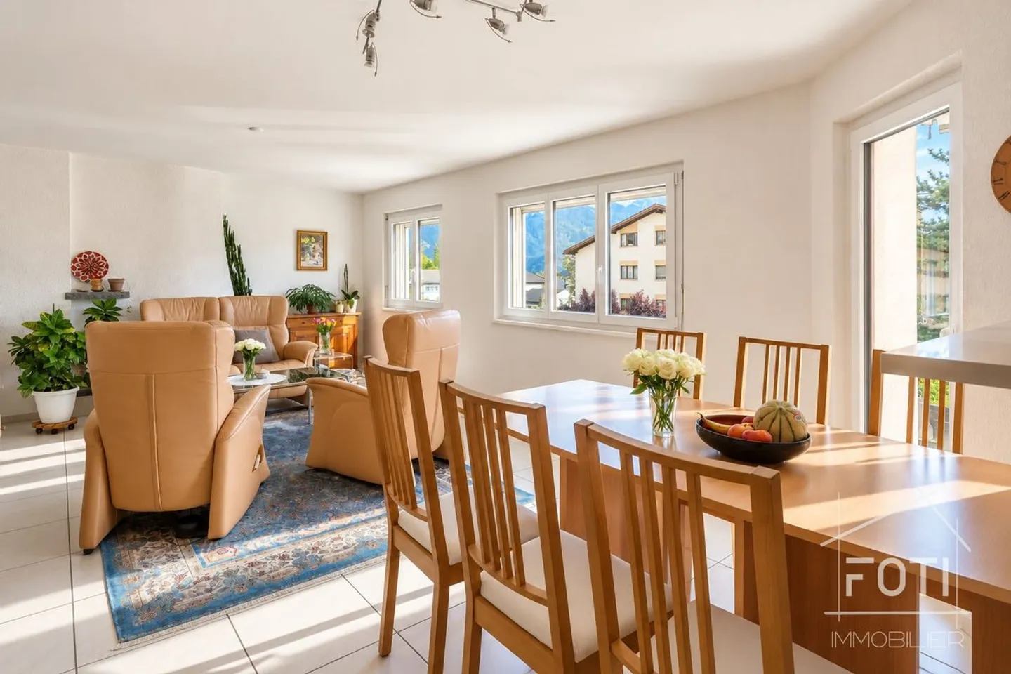 4,5 Zimmer von 115 m² vollständig renoviert, nach Süden ausgerichtet mit Aussicht und Garage - Foto 1 von 13