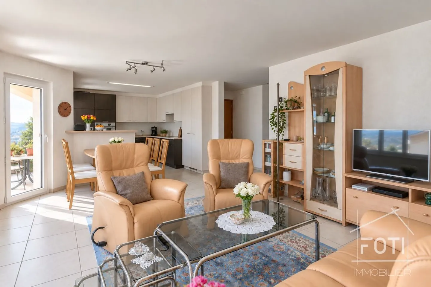 4,5 Zimmer von 115 m² vollständig renoviert, nach Süden ausgerichtet mit Aussicht und Garage - Foto 3 von 13