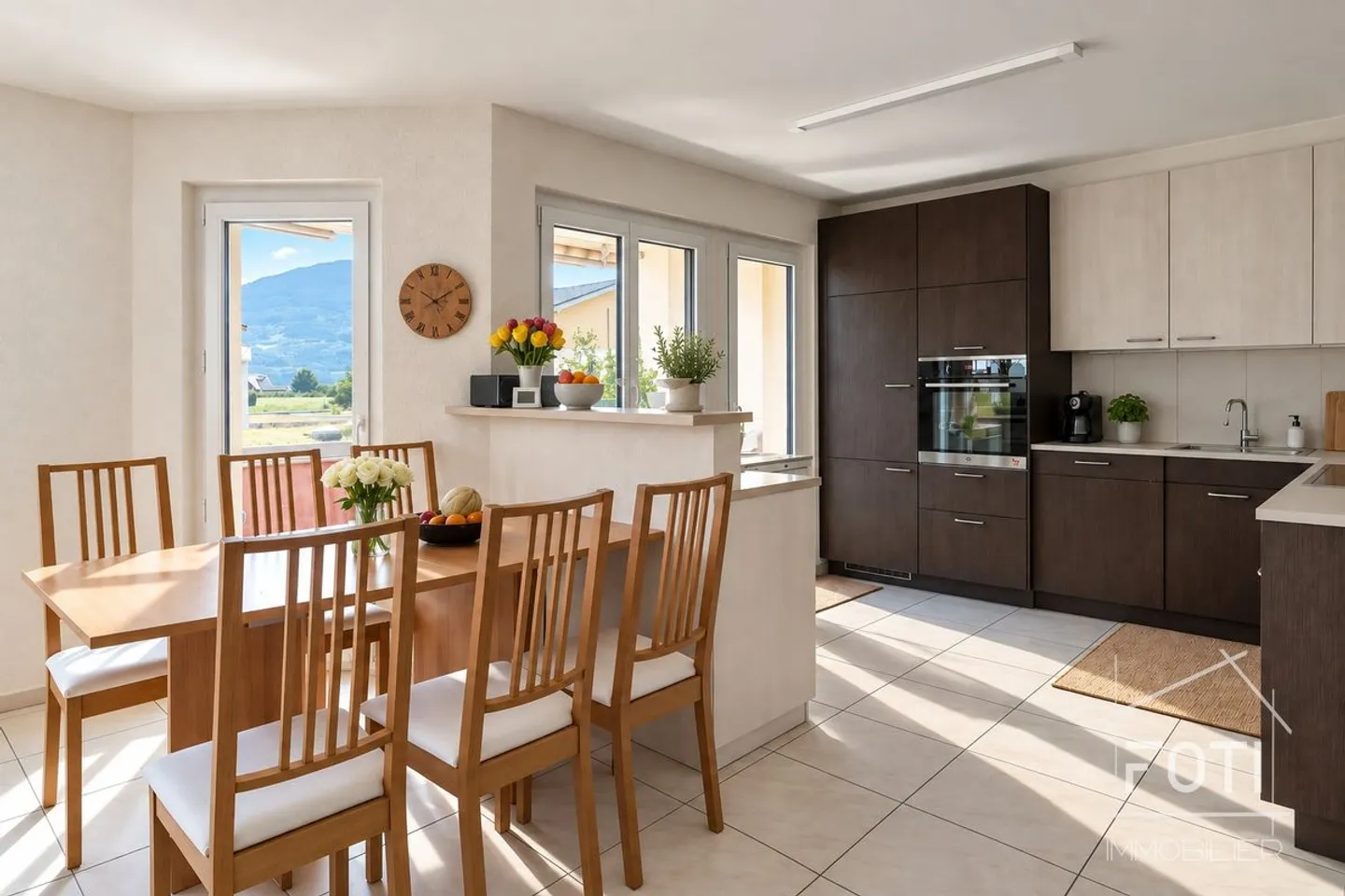 4,5 Zimmer von 115 m² vollständig renoviert, nach Süden ausgerichtet mit Aussicht und Garage - Foto 2 von 13