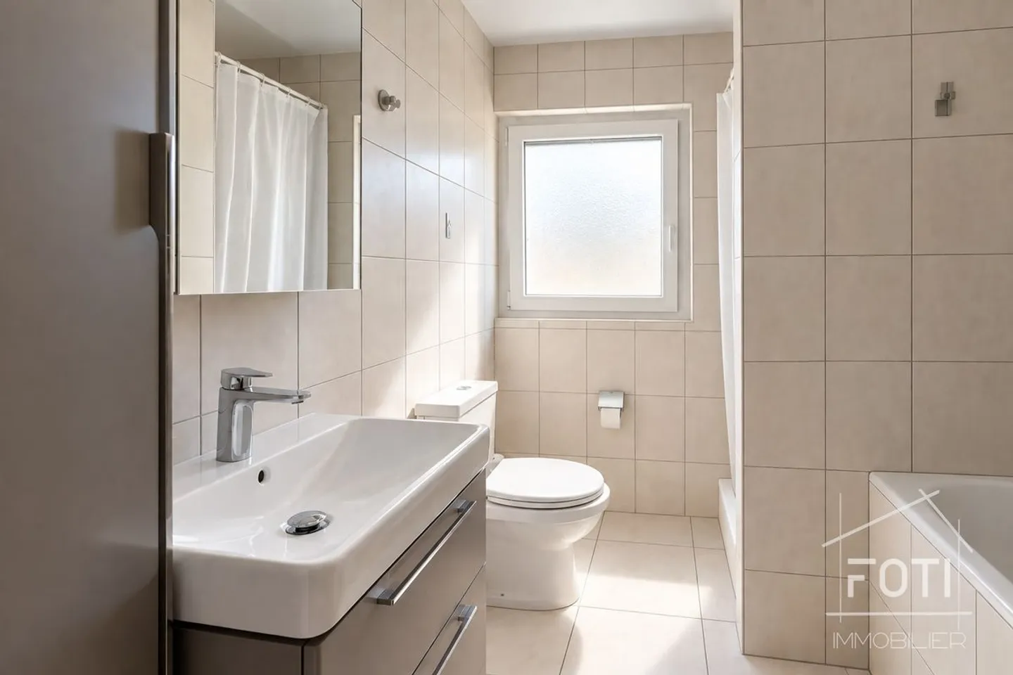 4,5 Zimmer von 115 m² vollständig renoviert, nach Süden ausgerichtet mit Aussicht und Garage - Foto 11 von 13