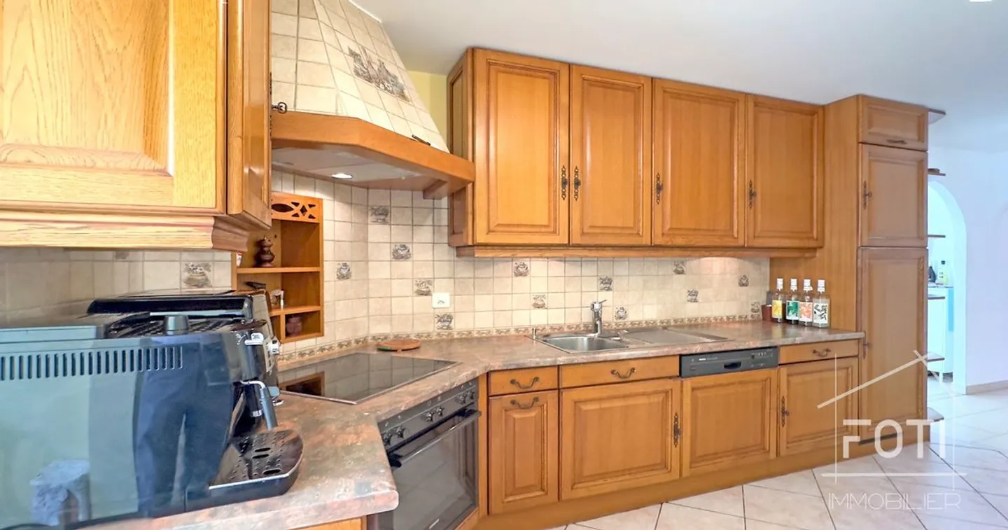 Opportunity in Vernayaz - Functional 4.5 rooms with heated veranda and 2 parking spaces - Photo 7 of 13