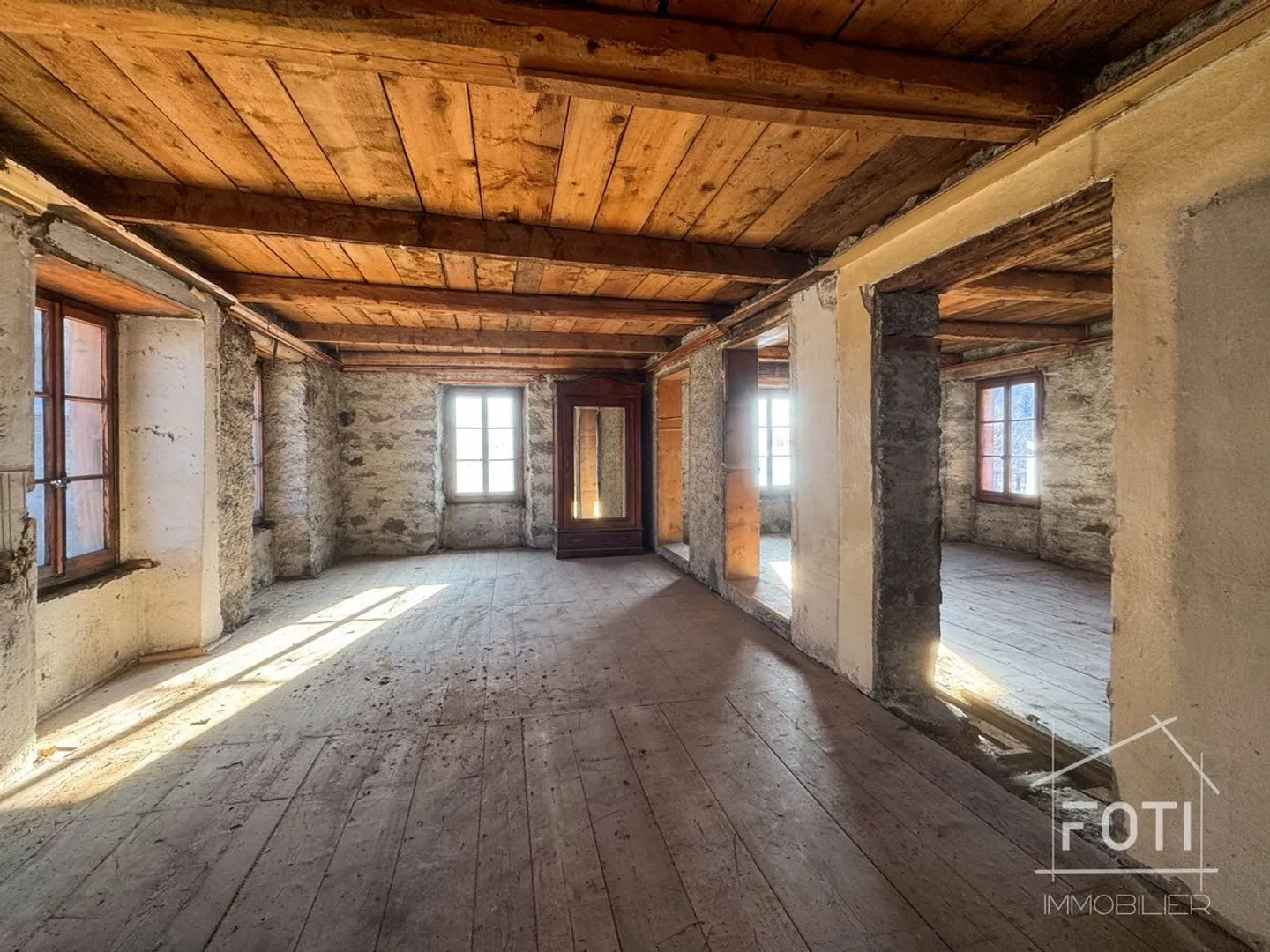 Building to renovate according to your tastes and needs. - Photo 6 of 13