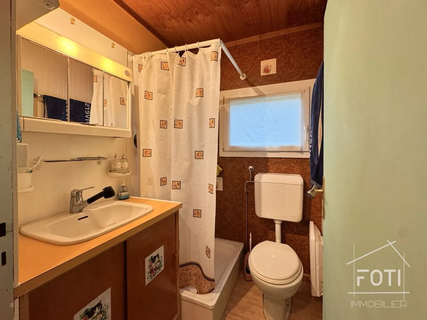 2.5 Room Bungalow with View in Saint-Maurice to Renovate - Photo 10 of 11