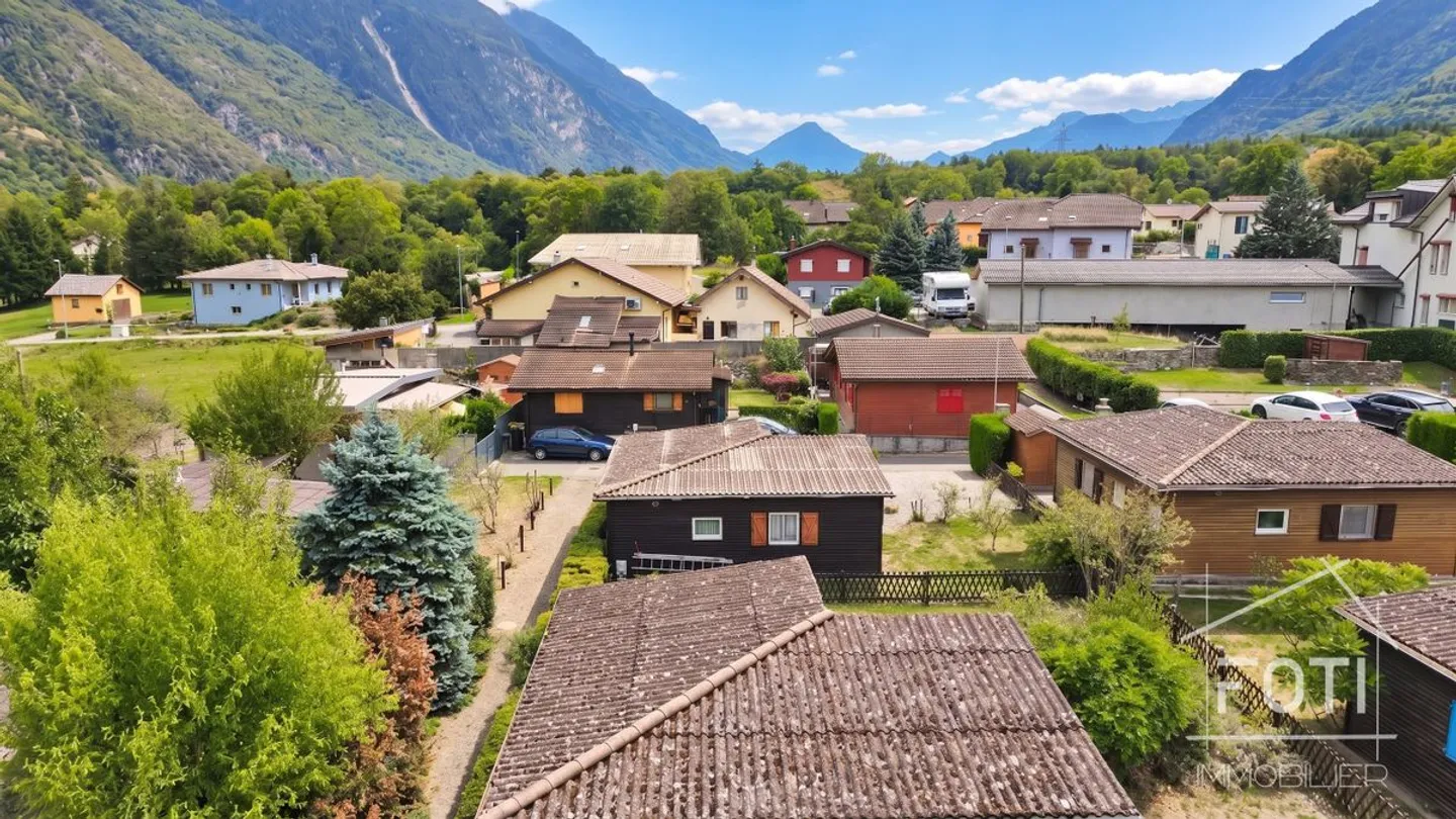 2.5 Room Chalet with View in Saint-Maurice to Renovate - Photo 1 of 13