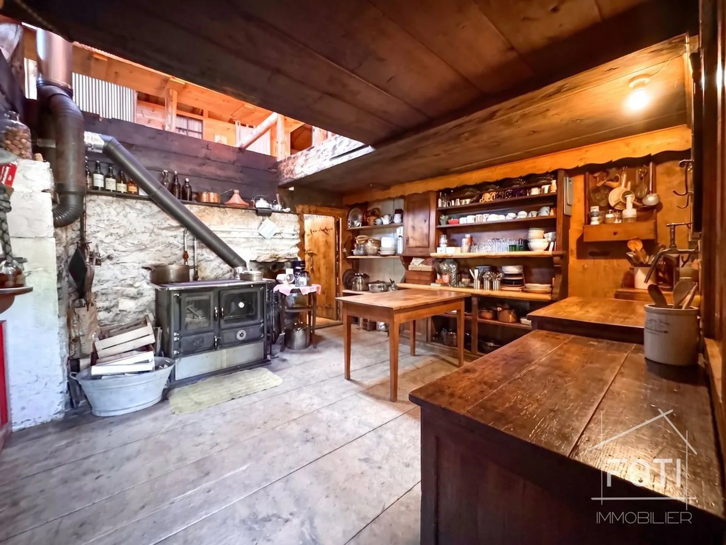 Rare property - 7.5-room chalet nestled in 28,000 m² of forest and meadow. - Photo 2 of 13