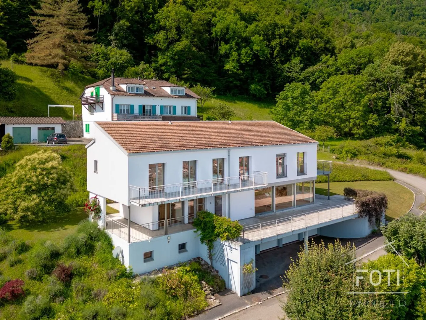 Architect-designed villa with stunning views of Lake Geneva - Photo 2 of 13