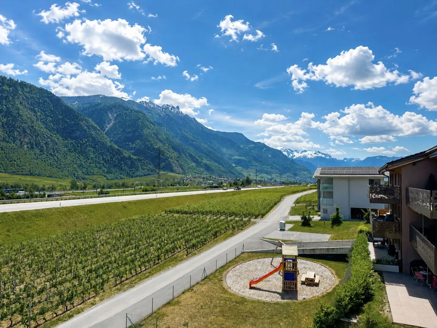 Attico di 3,5 locali con grande balcone e vista a St-Pierre-de-Clages - Foto 1 di 13