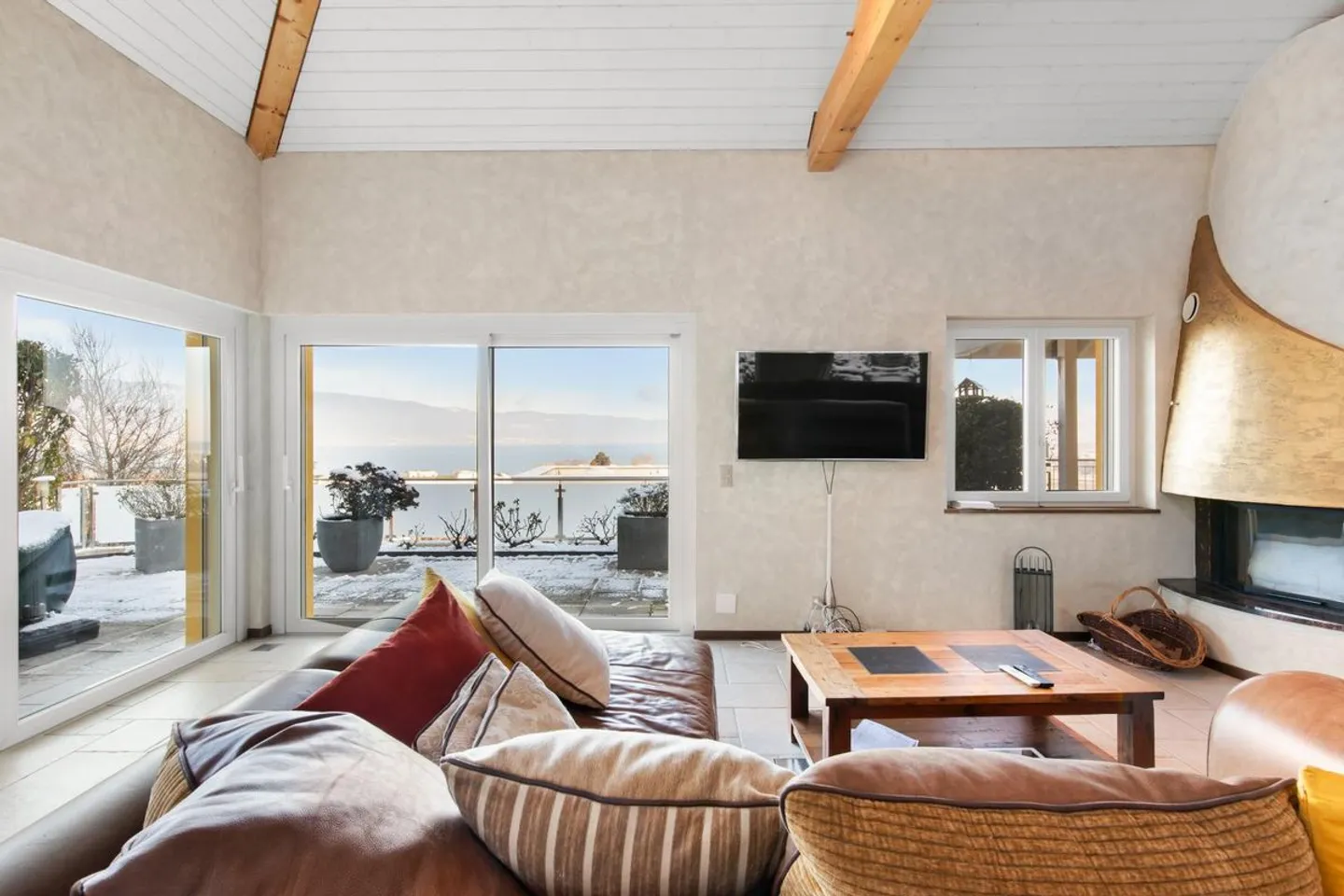 Vicino a Estavayer le Lac in un angolo di serenità con vista panoramica sul lago di Neuchâtel - Foto 4 di 13