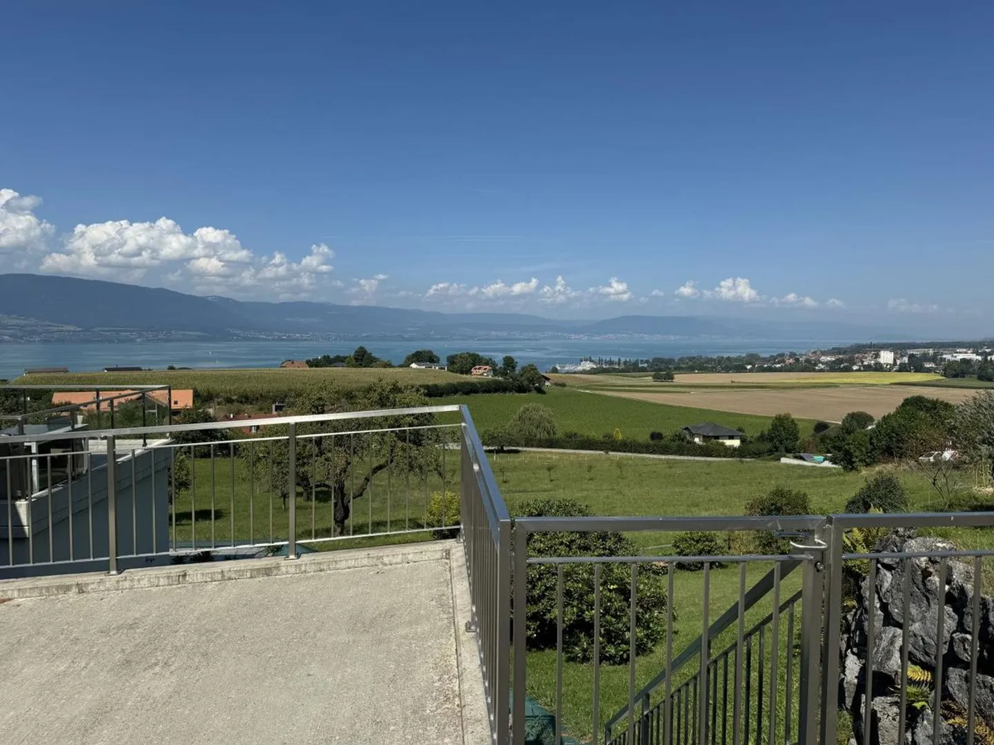 Vicino a Estavayer le Lac in un angolo di serenità con vista panoramica sul lago di Neuchâtel - Foto 5 di 13