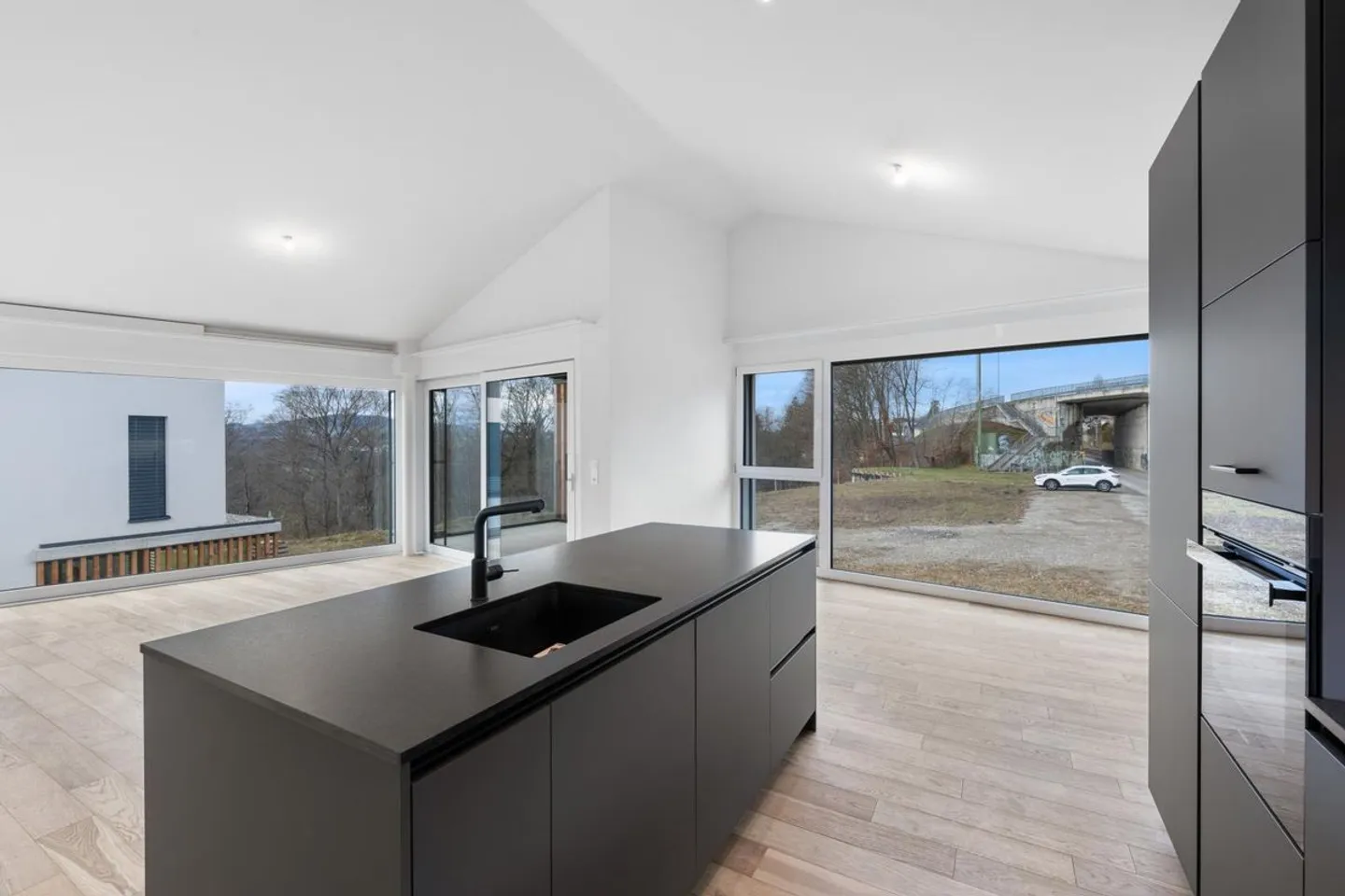 Découvrez un appartement exceptionnel, alliant confort, espace et vue imprenable sur les Alpes. - Photo 2 sur 13