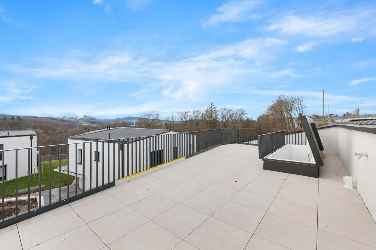 Découvrez un appartement exceptionnel, alliant confort, espace et vue imprenable sur les Alpes. - Photo 4 sur 13