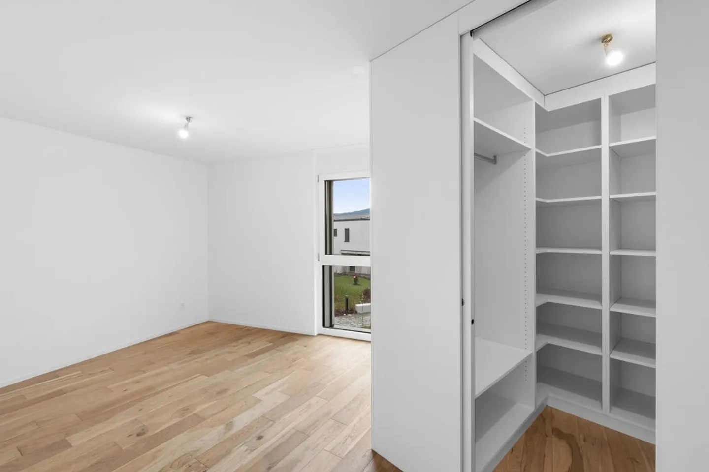 Découvrez un appartement exceptionnel, alliant confort, espace et vue imprenable sur les Alpes. - Photo 9 sur 13