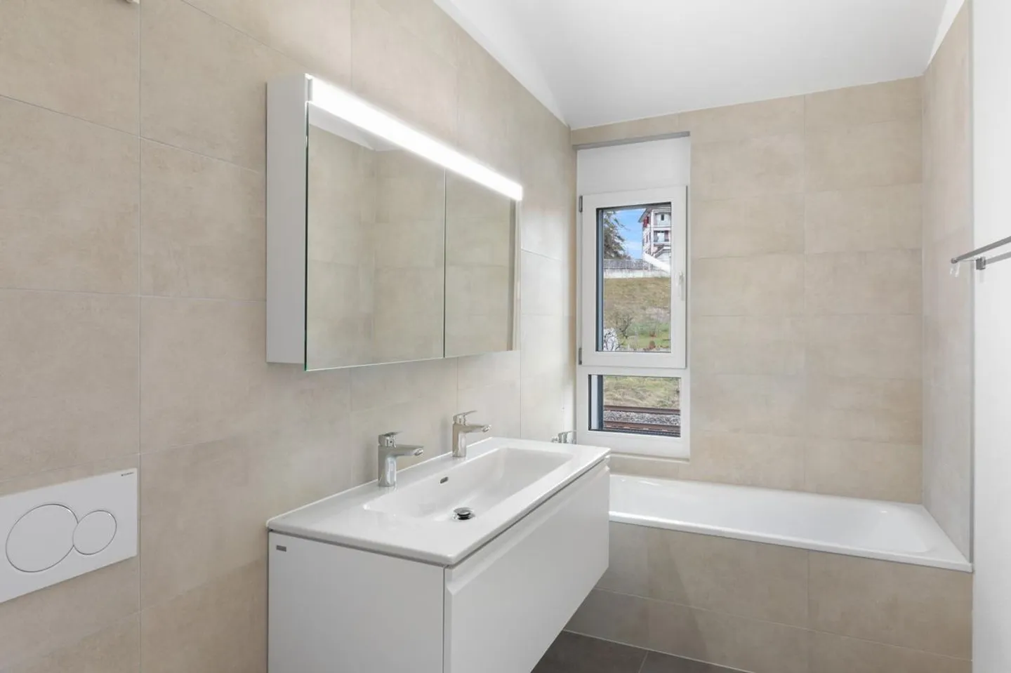 Découvrez un appartement exceptionnel, alliant confort, espace et vue imprenable sur les Alpes. - Photo 12 sur 13