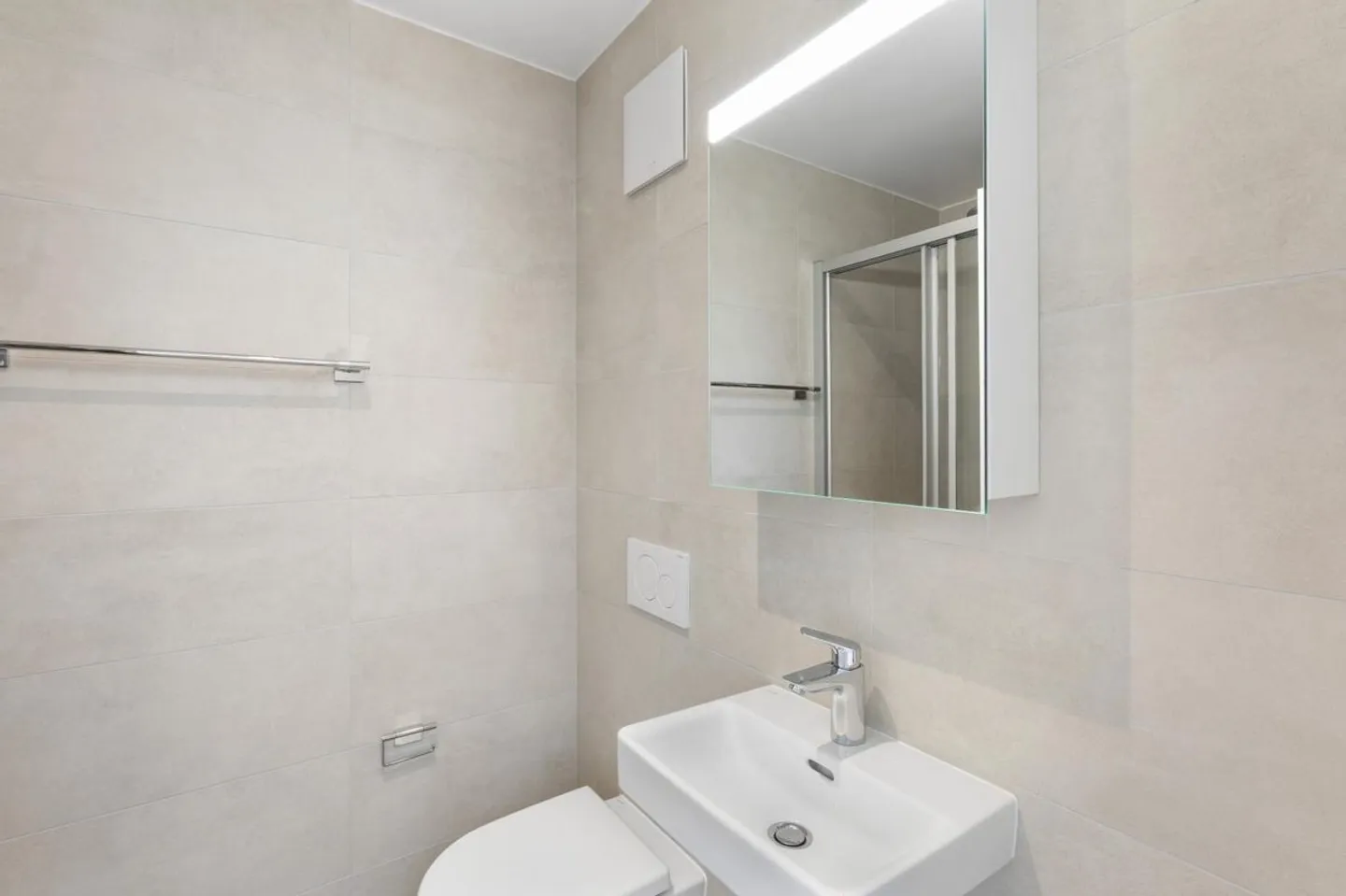 Découvrez un appartement exceptionnel, alliant confort, espace et vue imprenable sur les Alpes. - Photo 13 sur 13