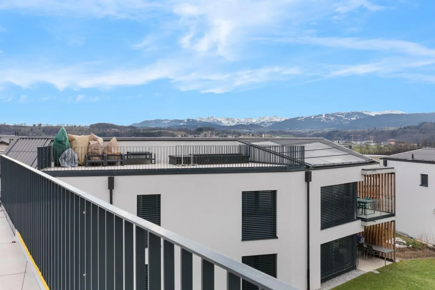 Scopri un appartamento eccezionale, che unisce comfort, spazio e vista mozzafiato sulle Alpi. - Foto 10 di 13