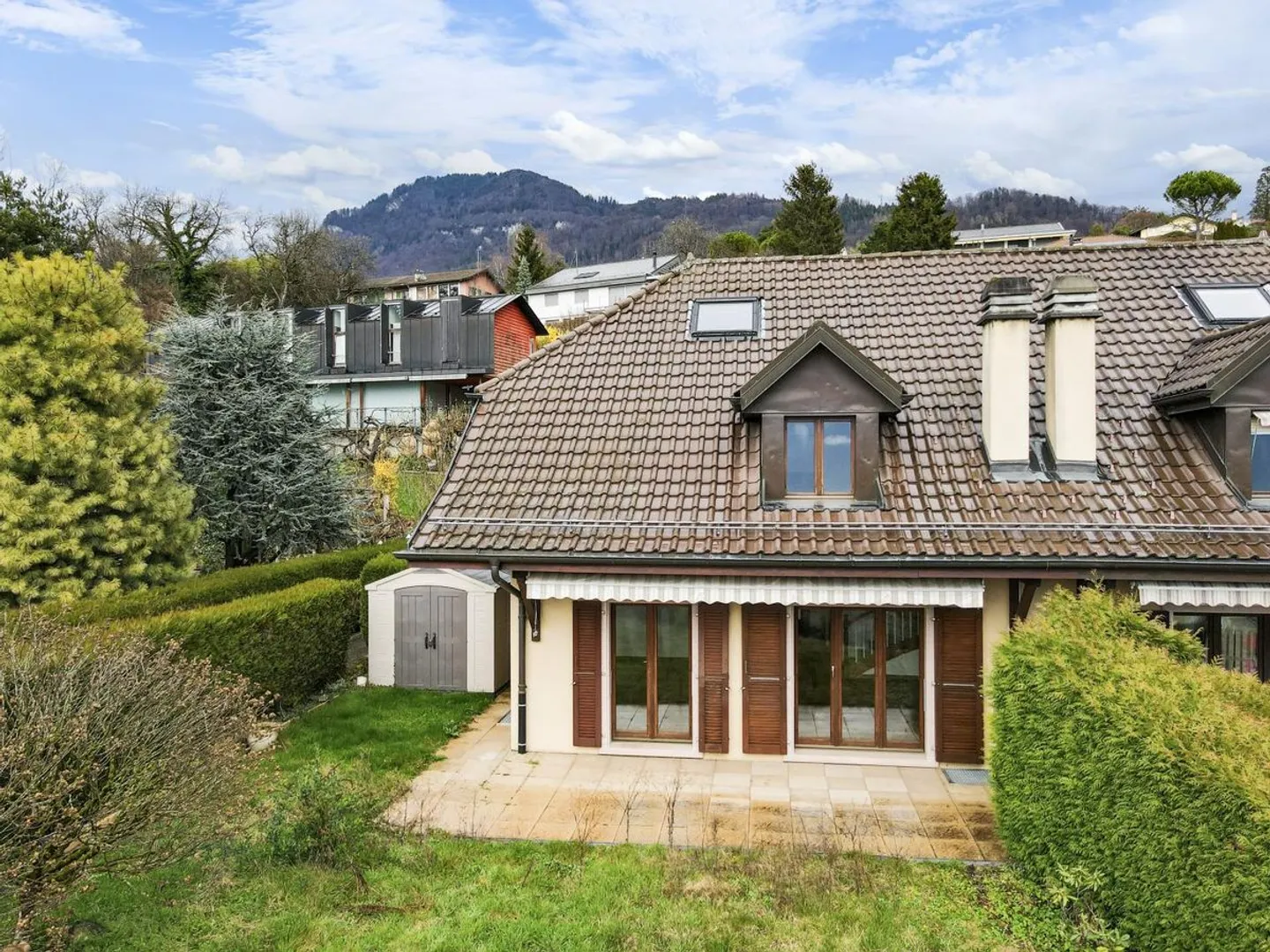 Magnifica Villa a Schiera - Vista Panoramica sul Lago e sulle Montagne! - Foto 1 di 13