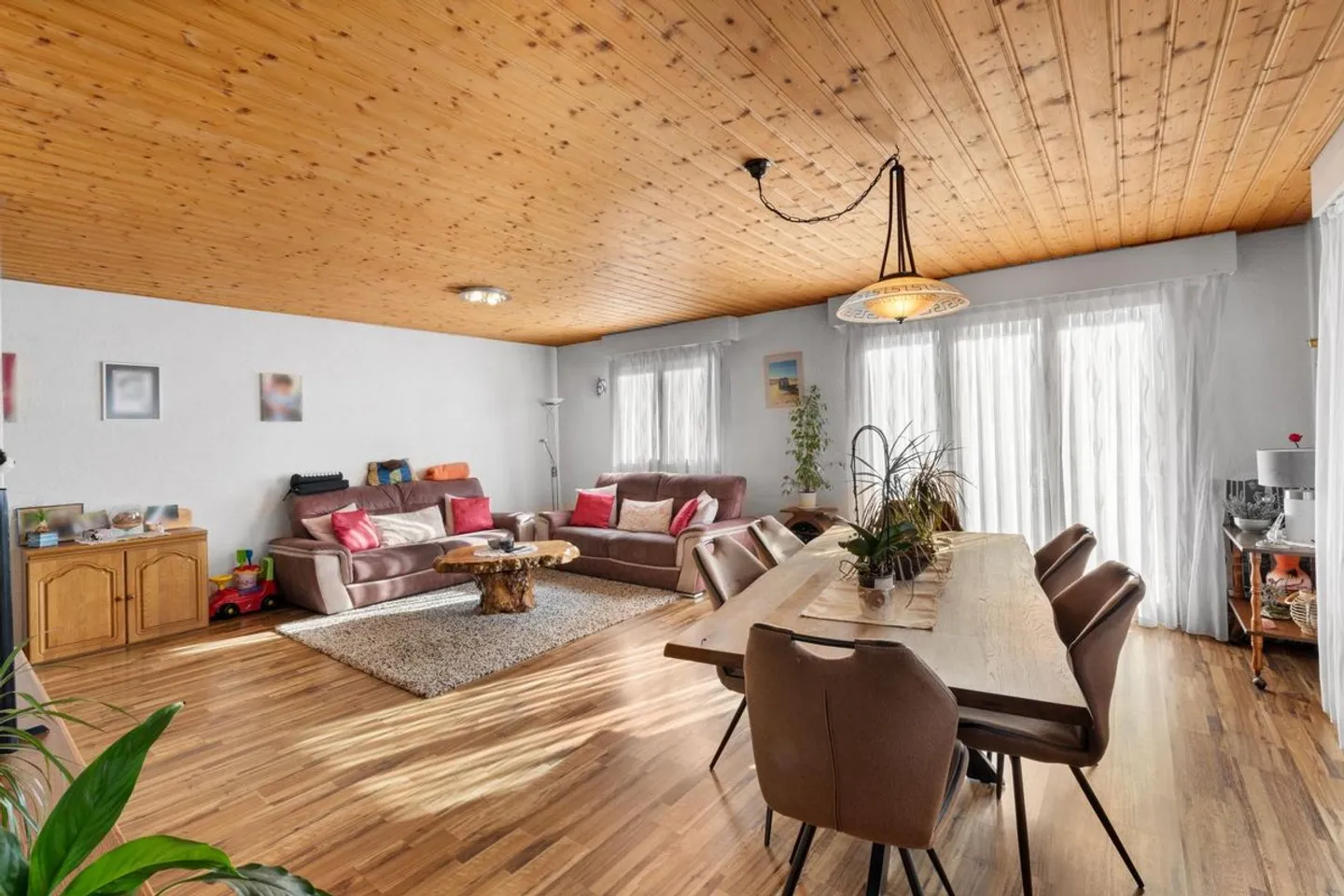 Propriété exceptionnelle en zone artisanale comprenant trois logements et un atelier - Photo 8 sur 13