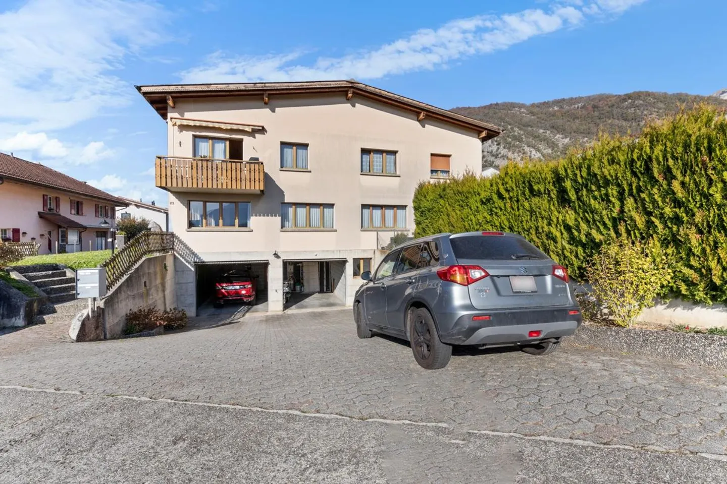 Propriété exceptionnelle en zone artisanale comprenant trois logements et un atelier - Photo 6 sur 13