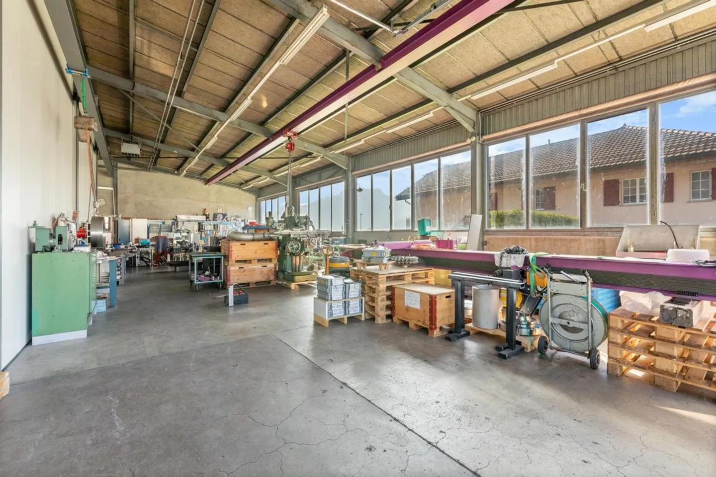 Propriété exceptionnelle en zone artisanale comprenant trois logements et un atelier - Photo 2 sur 13