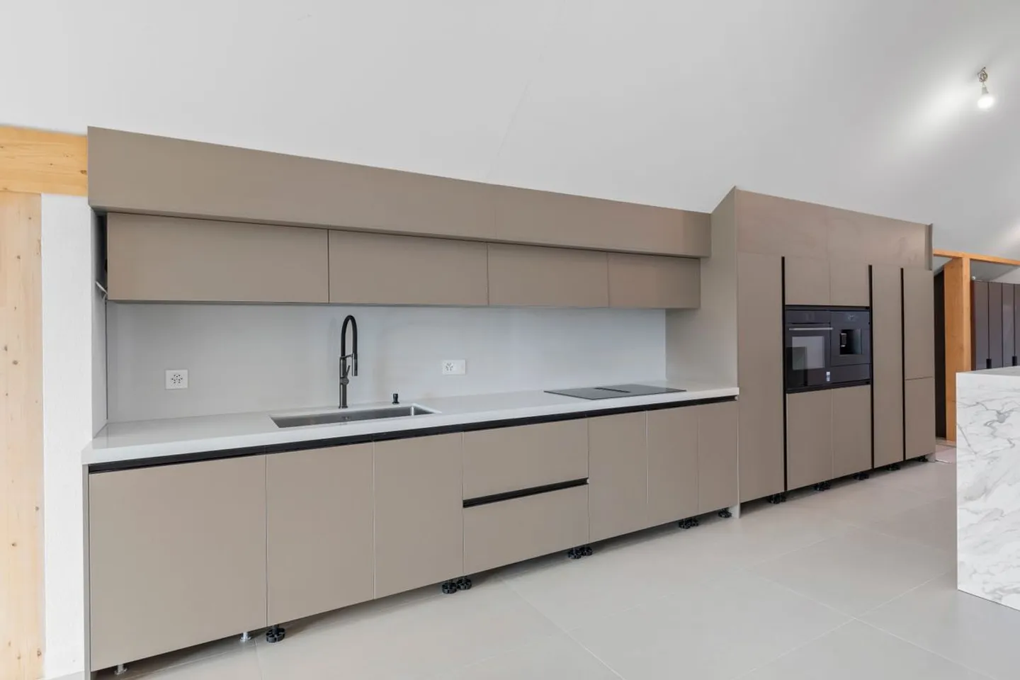 Eleganza di un tempo e comfort moderno per questo appartamento di 4,5 locali in un edificio classificato - Foto 3 di 13