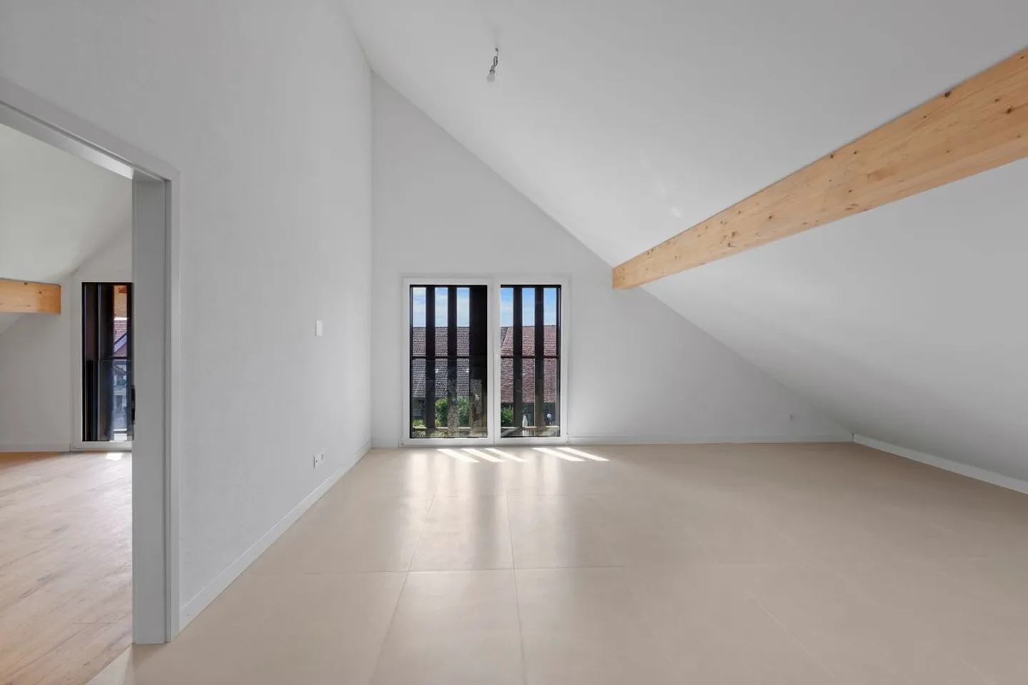 Eleganza di un tempo e comfort moderno per questo appartamento di 4,5 locali in un edificio classificato - Foto 4 di 13
