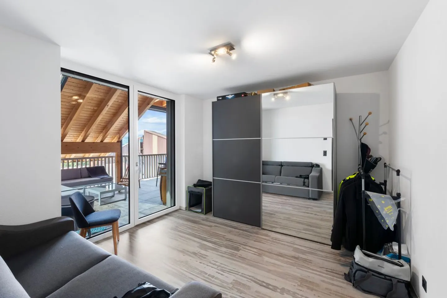 EXKLUSIV: Ein 230 m2 Juwel, das 15 Minuten von Epalinges entfernt liegt und Luxus, Ruhe und Raum vereint. - Foto 9 von 13