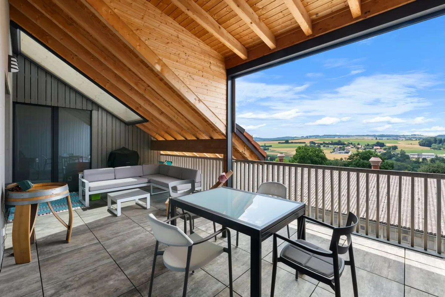 EXKLUSIV: Ein 230 m2 Juwel, das 15 Minuten von Epalinges entfernt liegt und Luxus, Ruhe und Raum vereint. - Foto 4 von 13
