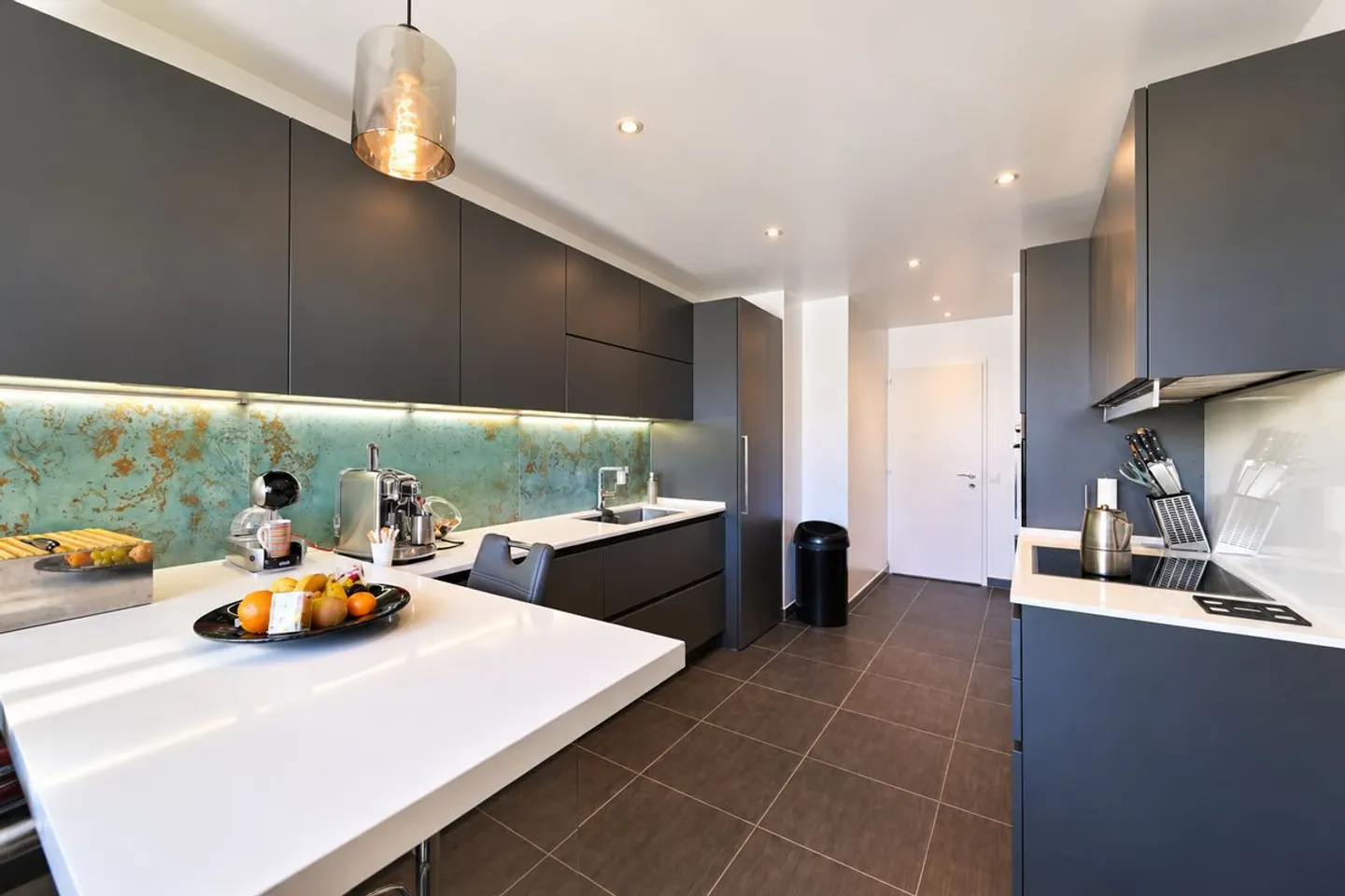 Elegante 5-Zimmer-Wohnung im Herzen eines bewaldeten Parks - Foto 7 von 13