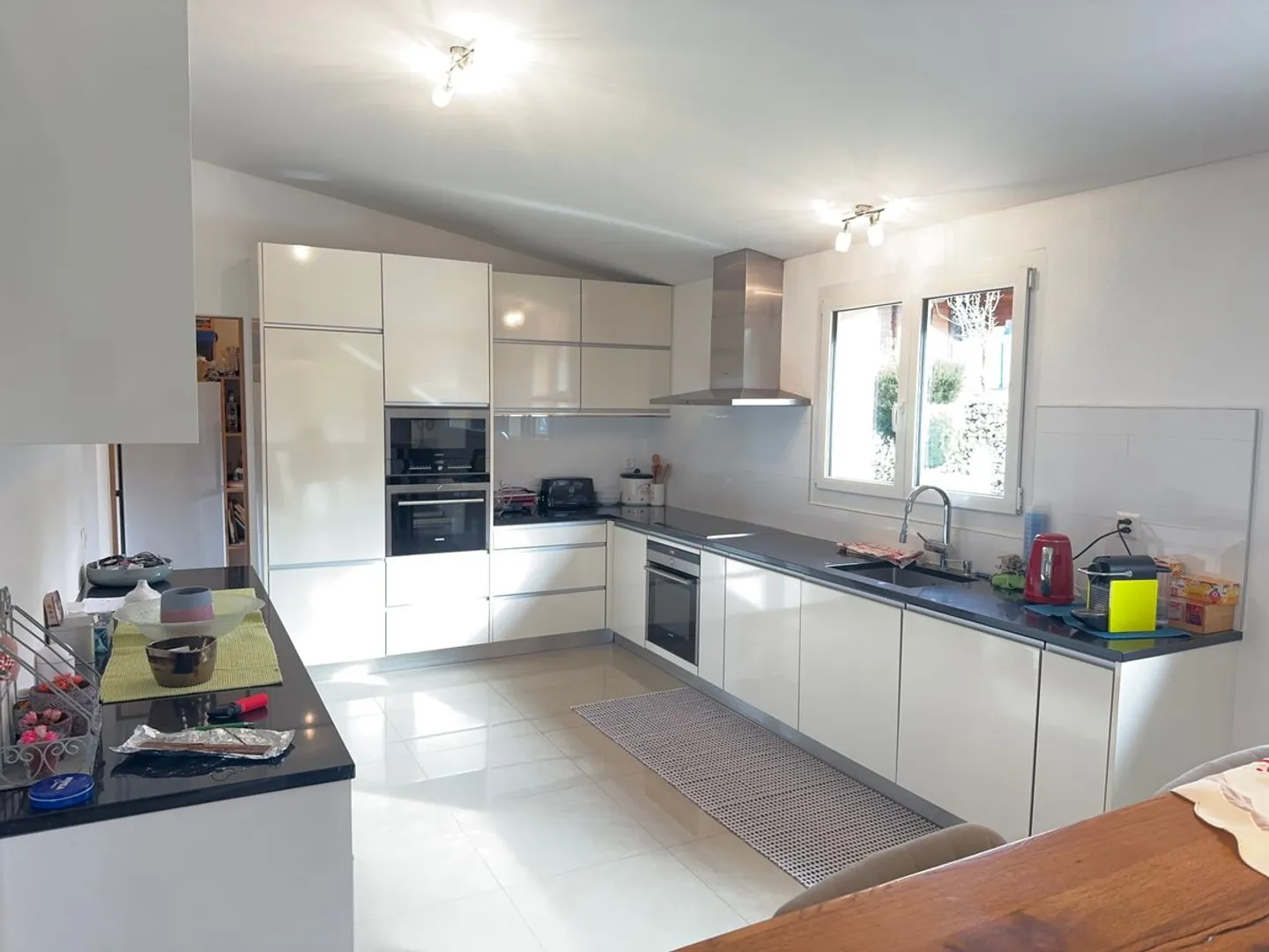 Superbe maison d'architecte individuelle située à seulement 18 minutes de Bulle. - Foto 2 von 13