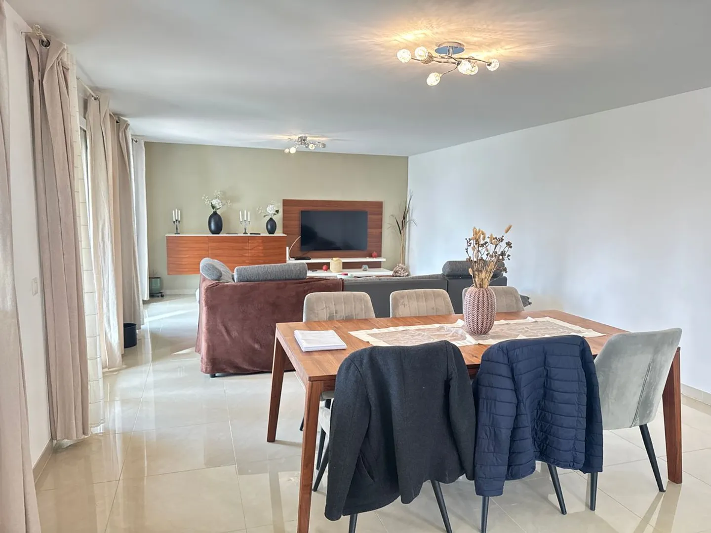 Superbe maison d'architecte individuelle située à seulement 18 minutes de Bulle. - Foto 3 von 13