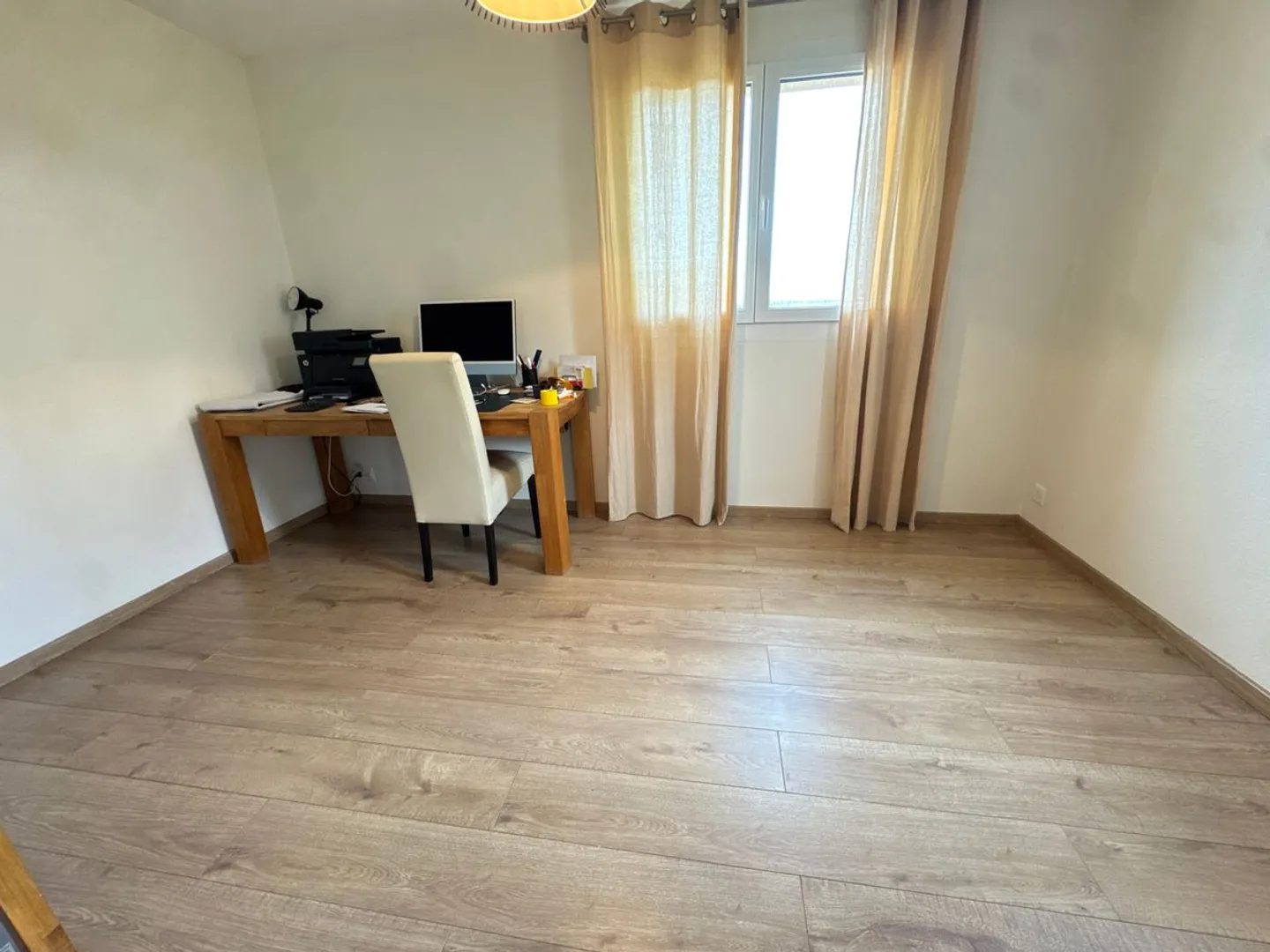 Superbe maison d'architecte individuelle située à seulement 18 minutes de Bulle. - Foto 7 von 13