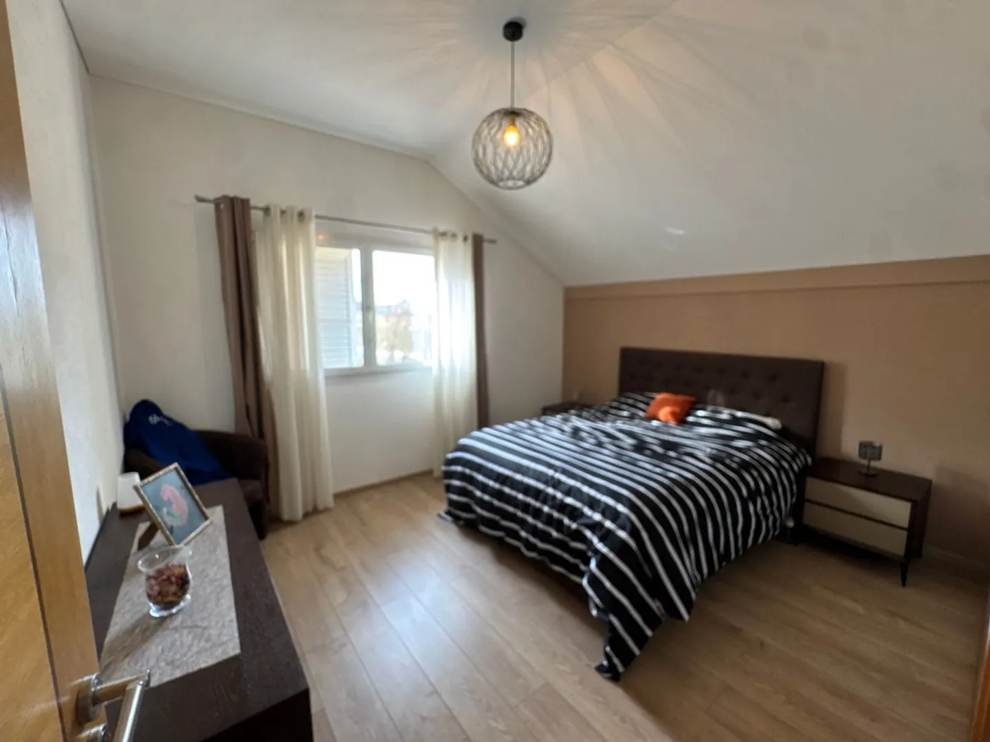 Superbe maison d'architecte individuelle située à seulement 18 minutes de Bulle. - Foto 8 von 13